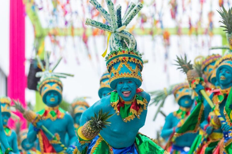 Explorando el Carnaval de Punta Cana: Fusionando la Tradición con el Espíritu Turístico